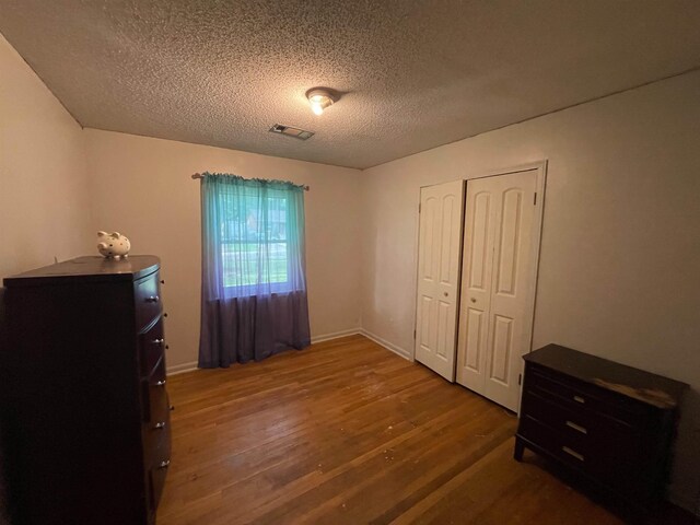 5128 Jessie Lee Ln, Memphis, TN 38118 - unfurnished bedroom featuring wood finished floors, a textured ceiling, and a closet