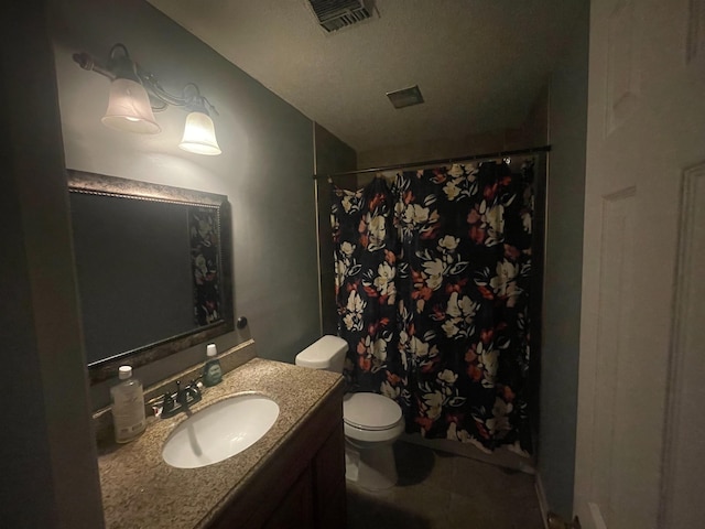 5128 Jessie Lee Ln, Memphis, TN 38118 - full bathroom featuring vanity and a shower with curtain