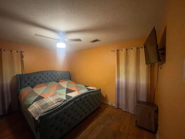 5128 Jessie Lee Ln, Memphis, TN 38118 - bedroom featuring wood finished floors, a ceiling fan, and a textured ceiling