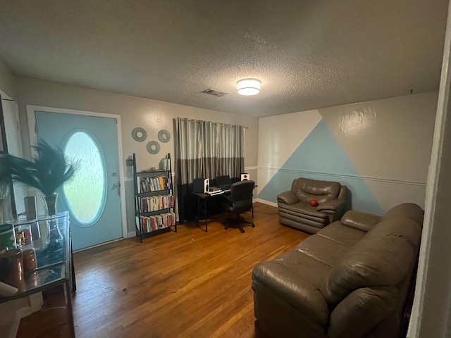 5128 Jessie Lee Ln, Memphis, TN 38118 - living area featuring wood finished floors, a textured ceiling, and an office area