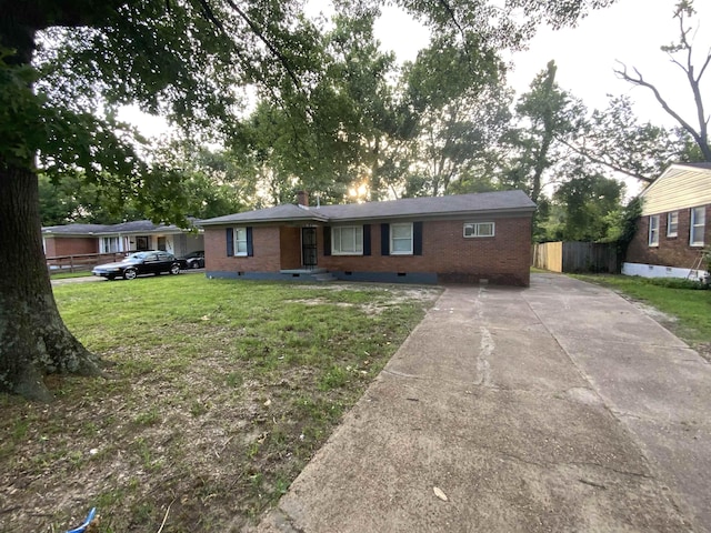 3560 Steele St, Memphis, TN 38127 - ranch-style house with crawl space, brick siding, and driveway