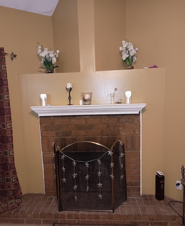 5393 Twisting Ridge Cv, Memphis, TN 38141 - detailed view of a brick fireplace