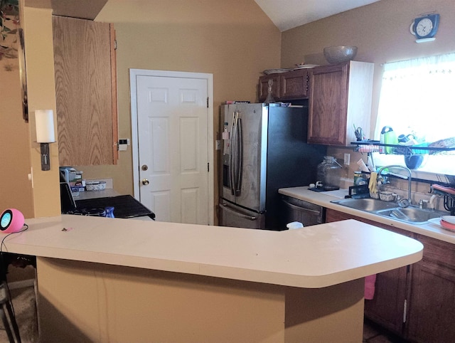 5393 Twisting Ridge Cv, Memphis, TN 38141 - kitchen with stainless steel fridge with ice dispenser, a peninsula, light countertops, dishwashing machine, and a breakfast bar