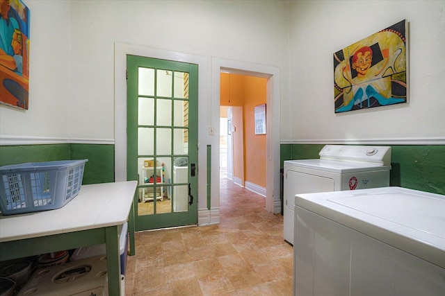 1785 Glenwood Pl, Memphis, TN 38104 - washroom with washer and dryer