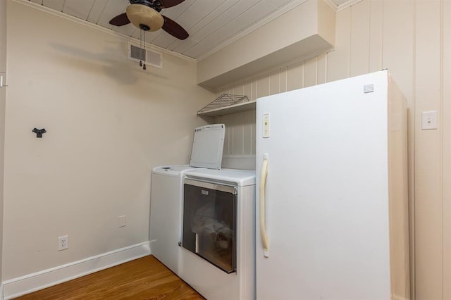 1622 Tutwiler Ave, Memphis, TN 38107 - washroom featuring independent washer and dryer, ornamental molding, ceiling fan, and wood finished floors