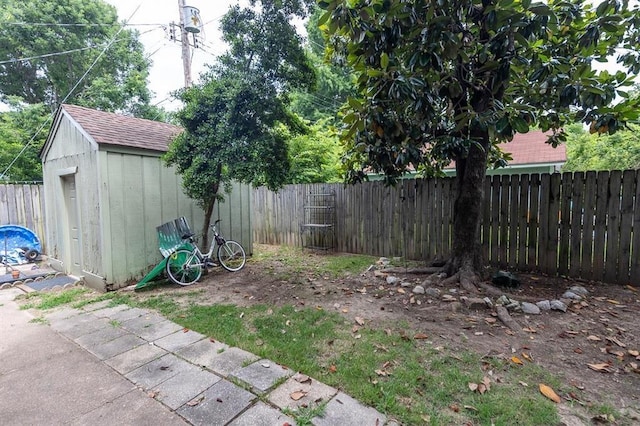 1622 Tutwiler Ave, Memphis, TN 38107 - fenced backyard featuring a storage shed