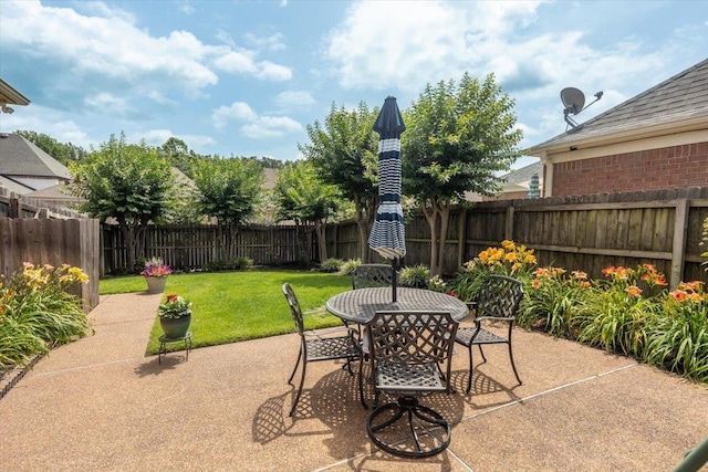 1506 Wolf Bend Rd, Germantown, TN 38138 - fenced backyard featuring outdoor dining area and a patio area