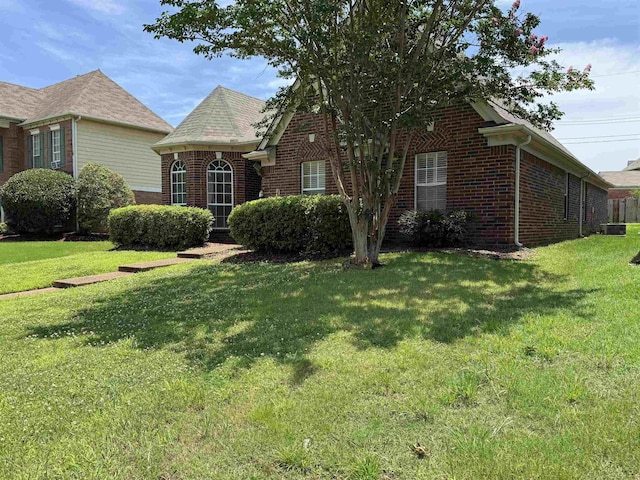 850 N Ericson Rd, Memphis, TN 38018 - view of front facade featuring brick siding and a front lawn