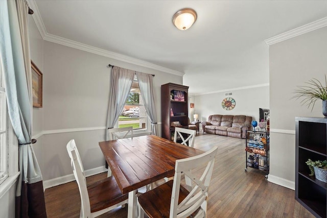 4583 E Dearing Rd, Memphis, TN 38117 - dining space with crown molding and wood finished floors
