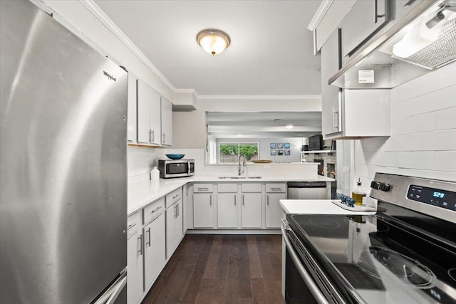 4583 E Dearing Rd, Memphis, TN 38117 - kitchen with stainless steel appliances, ornamental molding, under cabinet range hood, light countertops, and tasteful backsplash