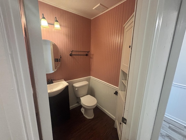 8894 Lake Edge Cv, Memphis, TN 38016 - half bath with wood finished floors, vanity, a wainscoted wall, and wood walls
