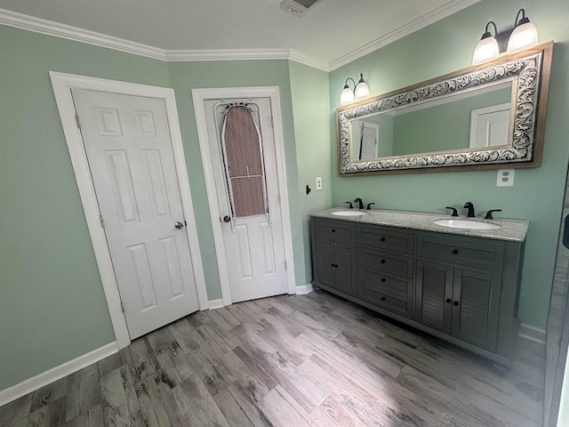 8894 Lake Edge Cv, Memphis, TN 38016 - full bath featuring crown molding, wood finished floors, and double vanity