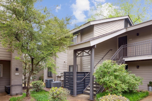 1824 Crossflower Cv Unit 94, Germantown, TN 38138 - view of building exterior with stairs