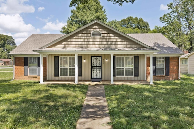 4338 Gardenview Dr, Memphis, TN 38116 - bungalow-style house with roof with shingles, covered porch, and a front yard