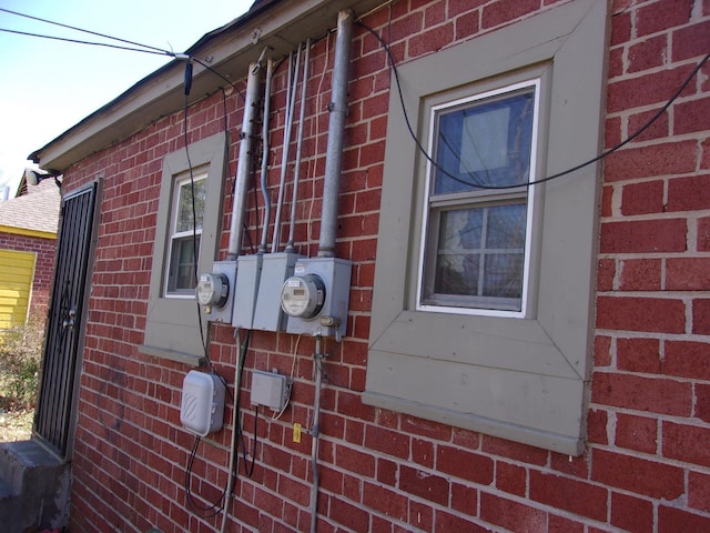2606 Deadrick Ave, Memphis, TN 38114 - view of side of home with brick siding