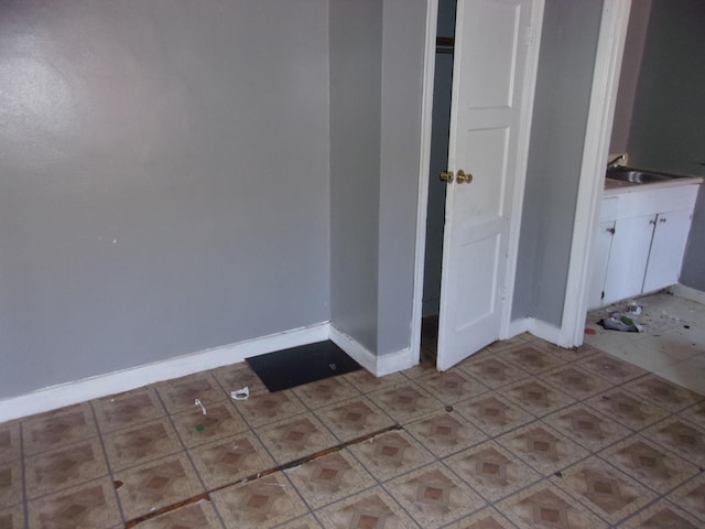 2606 Deadrick Ave, Memphis, TN 38114 - bathroom featuring baseboards and a sink