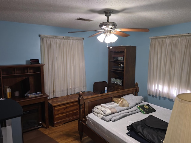 8355 Craven Rd, Bartlett, TN 38002 - bedroom featuring wood finished floors, a textured ceiling, a desk, and ceiling fan