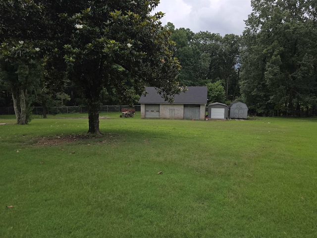 8355 Craven Rd, Bartlett, TN 38002 - view of yard featuring a garage and a shed