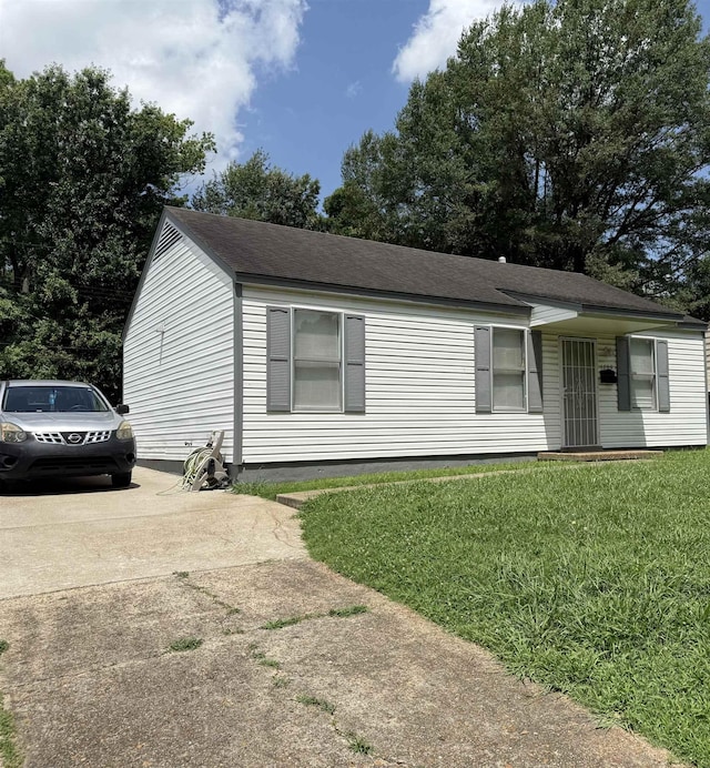 1759 Walter St, Memphis, TN 38108 - view of front of house featuring a front lawn