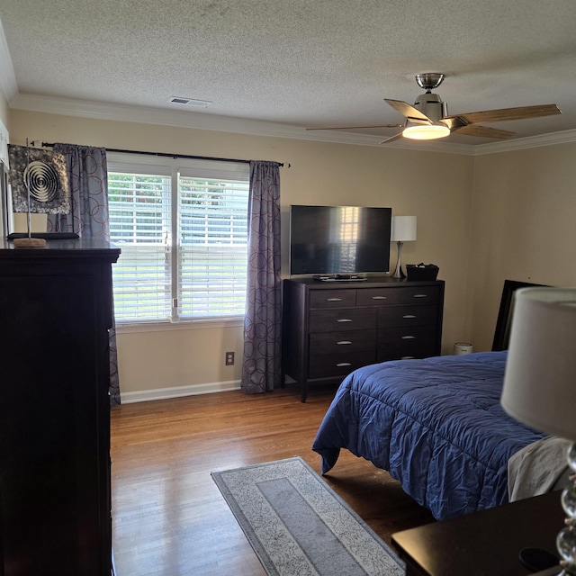 6380 Davidson Cv, Memphis, TN 38119 - bedroom with crown molding, light wood-style floors, a textured ceiling, and a ceiling fan