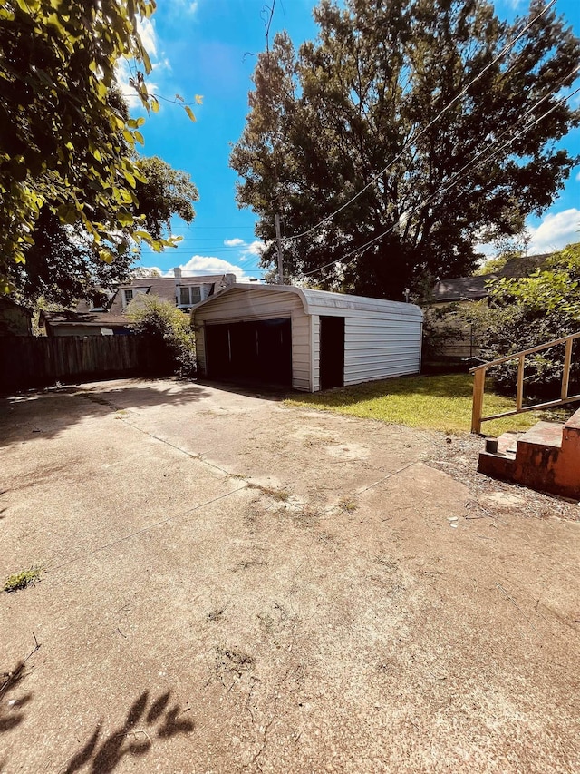 990 N Avalon St, Memphis, TN 38107 - detached garage featuring driveway