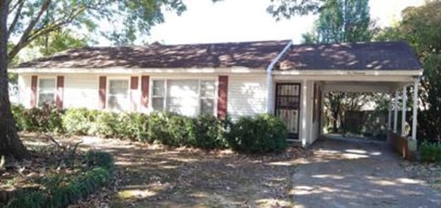 1019 Buckner Rd, Memphis, TN 38122 - ranch-style house with a carport and driveway