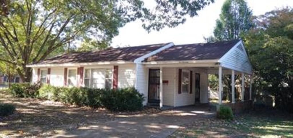 1019 Buckner Rd, Memphis, TN 38122 - ranch-style house featuring a carport and driveway