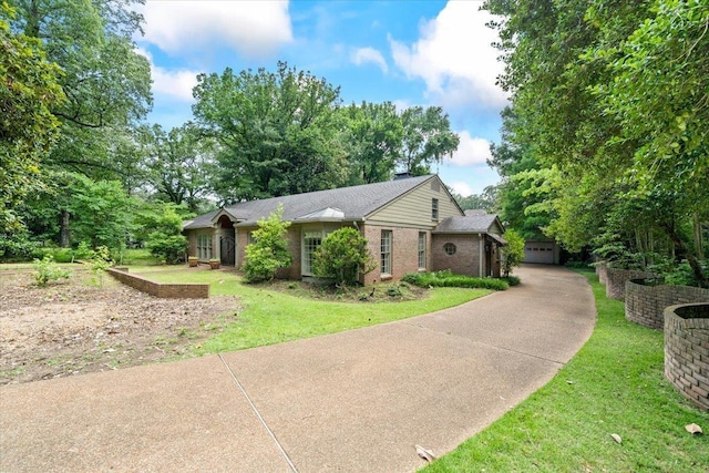 881 S Perkins Rd, Memphis, TN 38117 - view of front of home with brick siding and a front yard