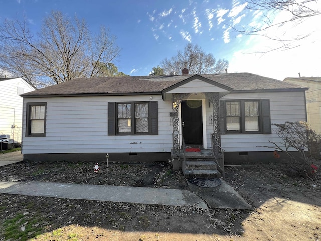 3581 Fairmont Ave, Memphis, TN 38122 - bungalow-style home featuring crawl space and roof with shingles
