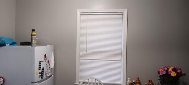 4100 Vaughn Ave, Memphis, TN 38122 - detailed view of refrigerator