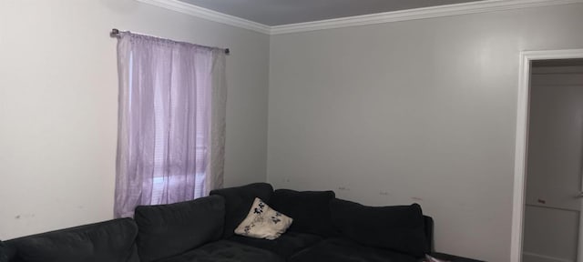 4100 Vaughn Ave, Memphis, TN 38122 - living area with ornamental molding