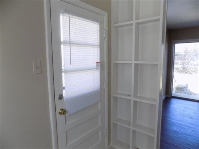 1106 Stratford Rd, Memphis, TN 38122 - entryway with wood finished floors