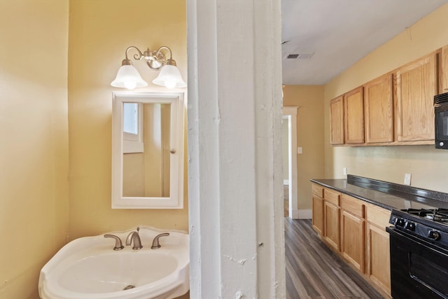 515 N Dunlap St, Memphis, TN 38105 - bathroom with wood finished floors and a chandelier