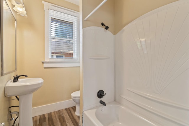 515 N Dunlap St, Memphis, TN 38105 - full bath featuring bathtub / shower combination and wood finished floors