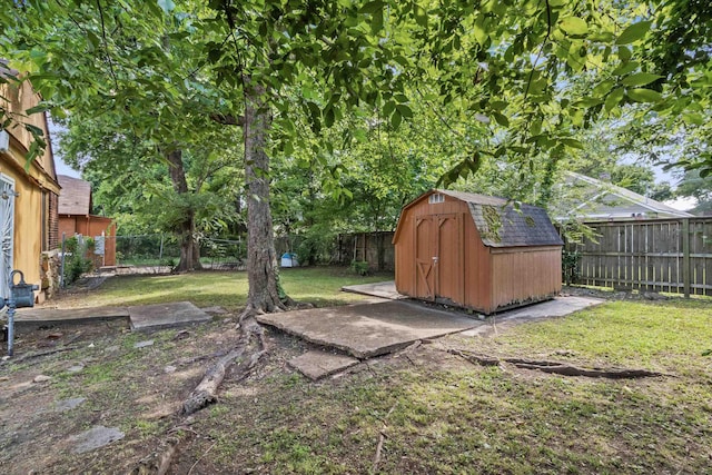 515 N Dunlap St, Memphis, TN 38105 - fenced backyard with a storage unit