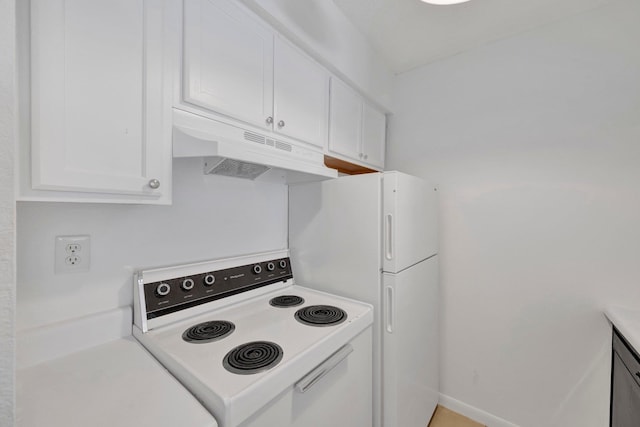 6787 Quail Hollow Ct Unit 4, Memphis, TN 38120 - kitchen featuring under cabinet range hood, electric stove, white cabinetry, and light countertops