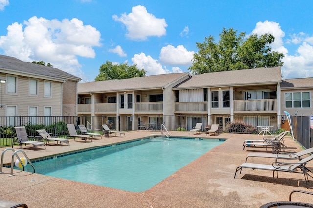 6787 Quail Hollow Ct Unit 4, Memphis, TN 38120 - community pool with a patio