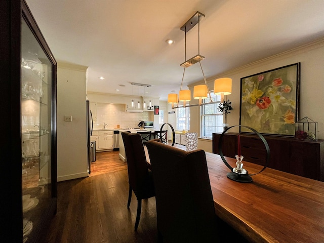 4072 N Walnut Grove Cir, Memphis, TN 38117 - dining area with dark wood-style floors, crown molding, and recessed lighting