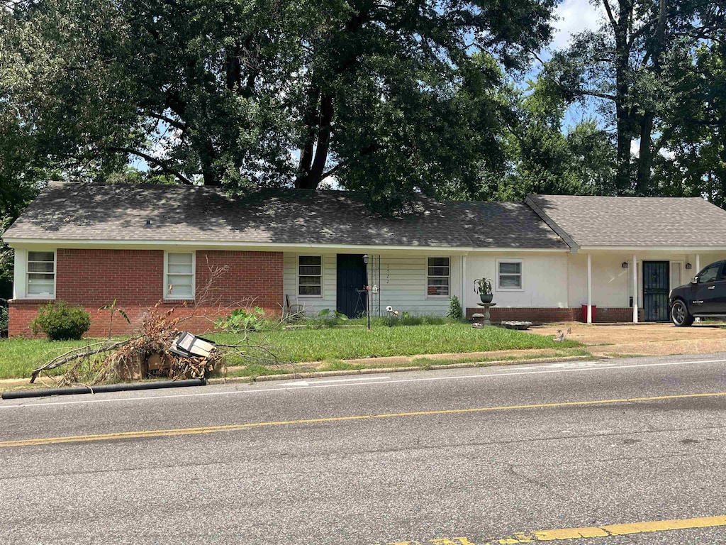 1522 Frayser Blvd, Memphis, TN 38127 - ranch-style home with brick siding