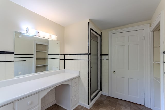 117 N High St, Waynesboro, TN 38485 - full bath with tile walls and vanity