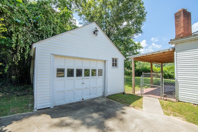117 N High St, Waynesboro, TN 38485 - detached garage featuring concrete driveway