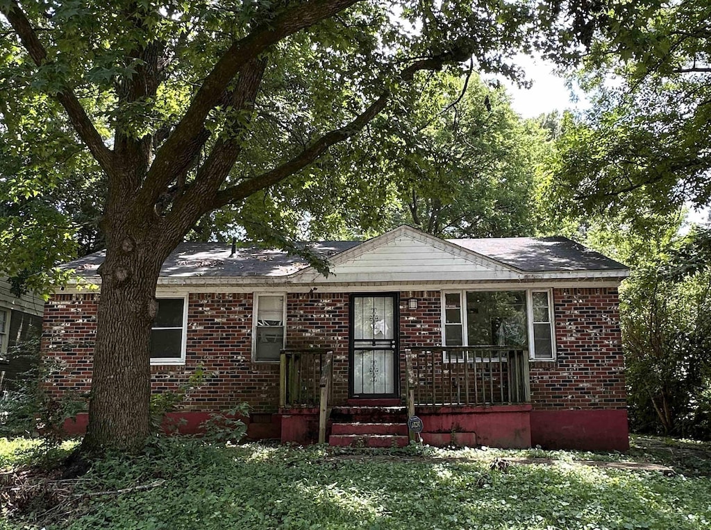 1613 Vicky Ln, Memphis, TN 38127 - bungalow featuring brick siding