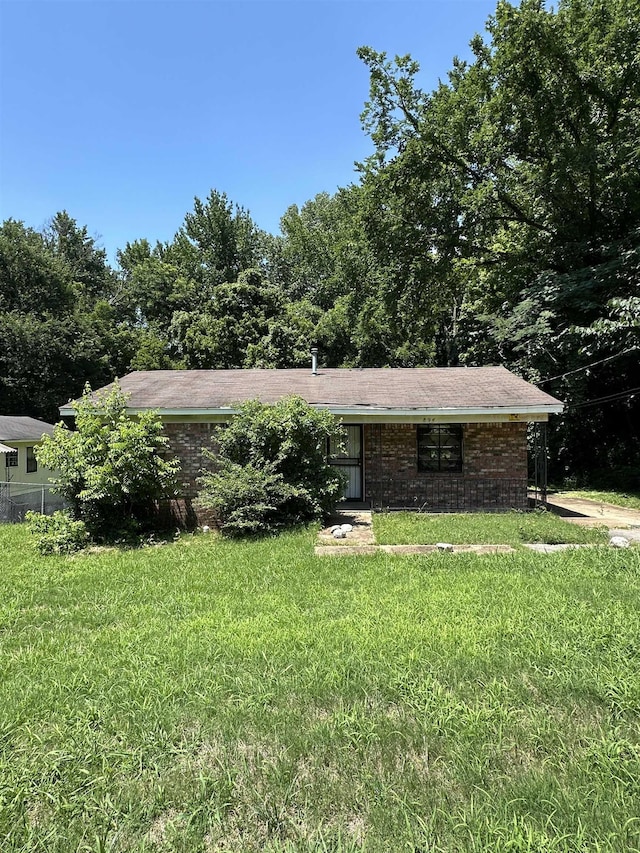 894 Eyers Rd, Memphis, TN 38109 - view of front of home featuring a front yard