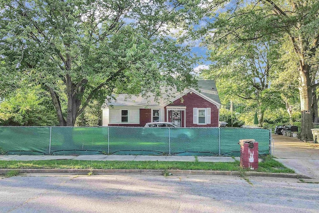 942 N Frayser Cir, Memphis, TN 38127 - view of front of home featuring a fenced front yard and brick siding