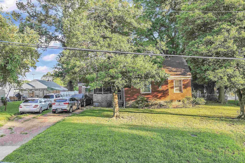 1033 Cindy Ln, Memphis, TN 38127 - view of front of property with a front yard and concrete driveway