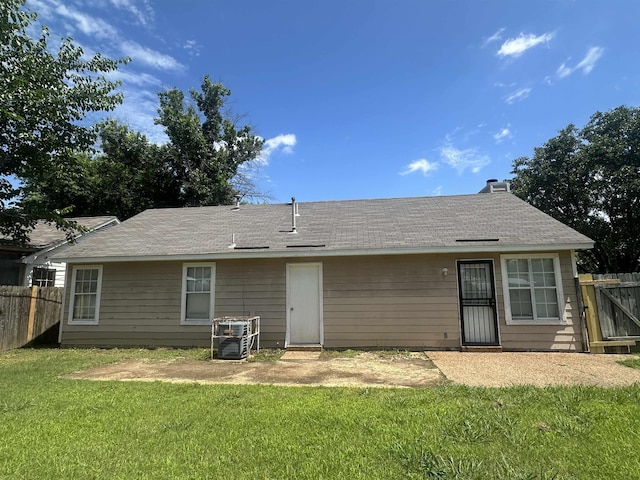7029 Petten Cv, Memphis, TN 38133 - rear view of house with a shingled roof