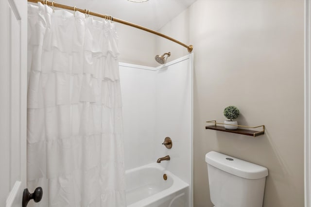 927 Oakmont Ridge Cv, Collierville, TN 38017 - full bath featuring shower / tub combo with curtain and toilet