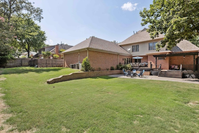 927 Oakmont Ridge Cv, Collierville, TN 38017 - view of yard featuring a patio area, a deck, and ceiling fan