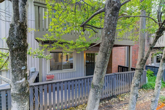 4764 Eagle Crest Dr Unit 4002, Memphis, TN 38117 - view of front of home featuring board and batten siding