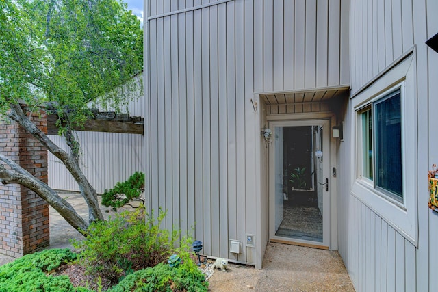 4764 Eagle Crest Dr Unit 4002, Memphis, TN 38117 - entrance to property featuring board and batten siding